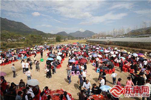 千人宴座無虛席 賴全平 攝.jpg