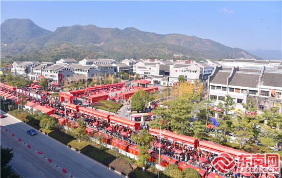 美食展活動(dòng)現(xiàn)場(chǎng)圖  主辦方供圖.jpg