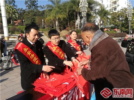 永安法院開展“文明永安 服務社會”志愿普法活動.jpg