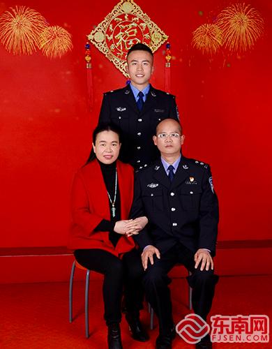 劉斯博一家的全家福 泰寧融媒體中心供圖.jpg