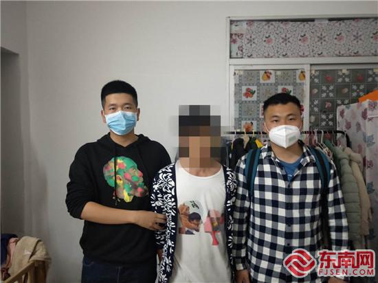 2月27日晚19時(shí)許，寧化縣公安局刑偵大隊(duì)民警連夜奔赴泉州市將涉嫌口罩詐騙犯罪嫌疑人許某抓獲。.jpg