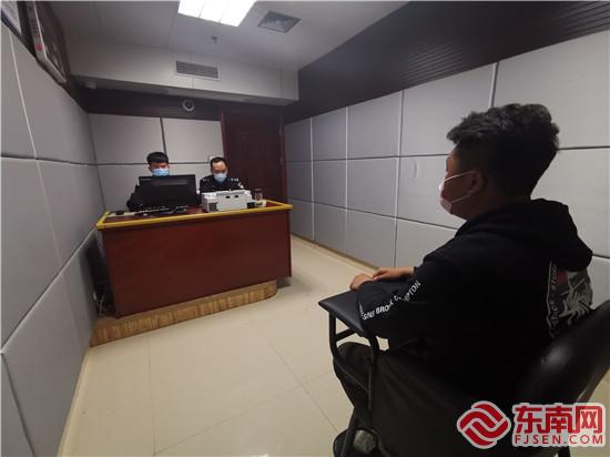 2月27日，寧化縣公安局刑偵大隊民警抓獲利用“球球大作戰”網絡游戲實施詐騙的犯罪嫌疑人曹某。.jpg