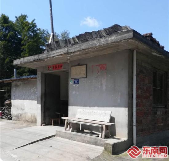 各方幫助陳氏兄弟開起了愛心食雜店。.jpg