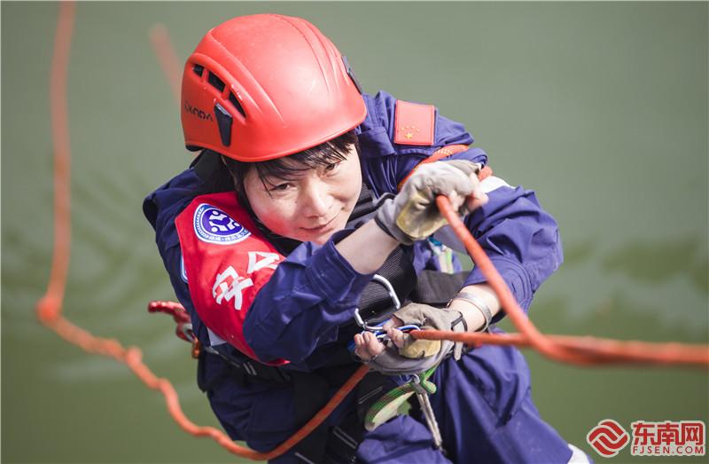 山地組唯一一名女隊員張小琴在訓練現場。3.jpg
