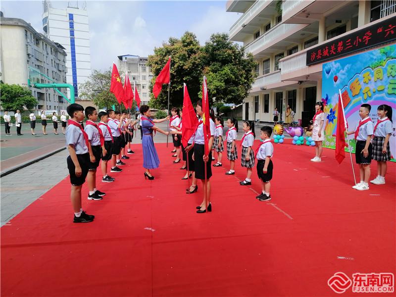 授旗  肖首洲 攝.jpg