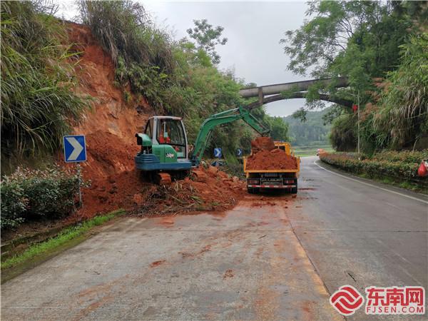 S221線寧化中沙圳背村溜方路段（張勇華攝）1.jpg