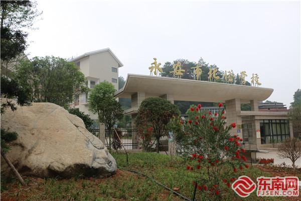 學校大門.jpg