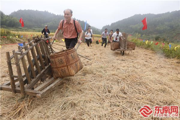 體驗獨輪車運糧.jpg