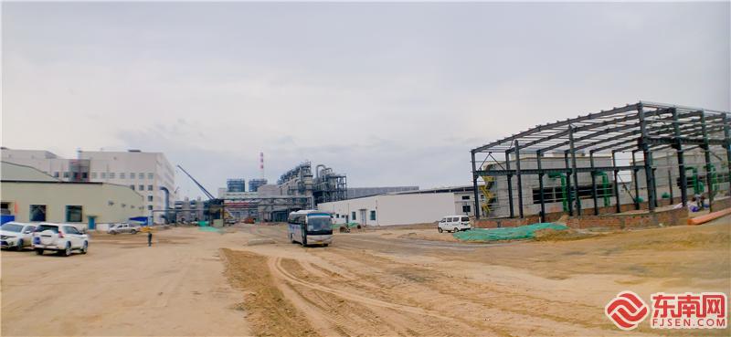 部分廠區還在建設中。張亞非 攝.jpg