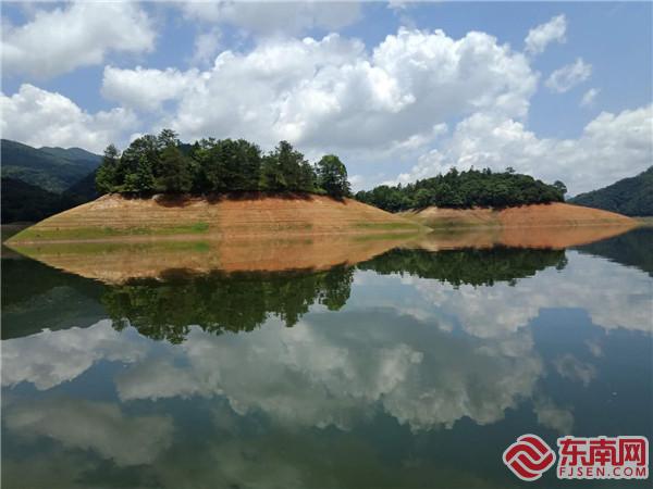 風(fēng)景如畫的龍頭濕地公園.jpg