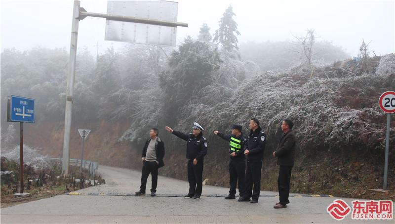 指導交叉路口管控措施     攝影：藍益蓮.jpg