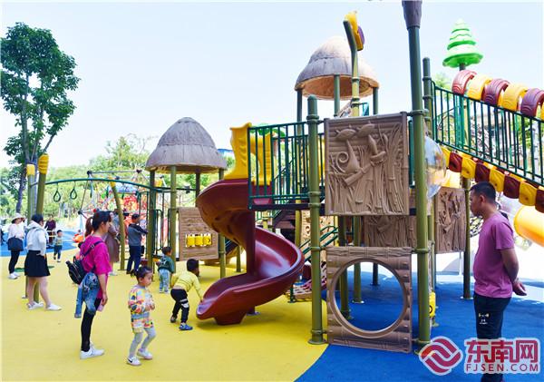 位于鐵路公園附近的“微公園”方便了不少周圍群眾.jpg