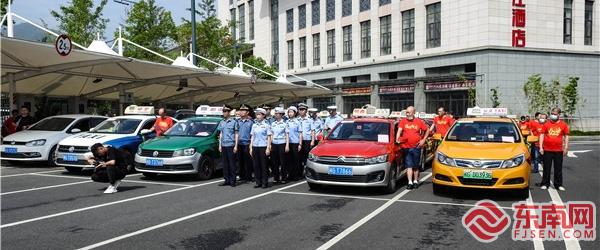市區“愛心送考、免費乘車”公益活動啟動儀式1.jpg