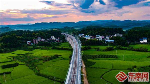 興泉鐵路美景.jpg