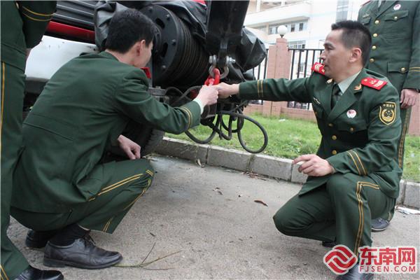 劉燦華講授車輛裝備。拍攝者：上官培堅.jpg