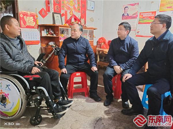 走訪慰問貧困傷殘退役軍人李富財。拍攝：孫鵬飛.jpg