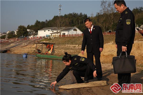 泰寧大金湖水體取樣現場.jpg