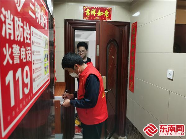 將樂縣社區網格員挨家入戶開展疫情防控“敲門行動”3.jpg