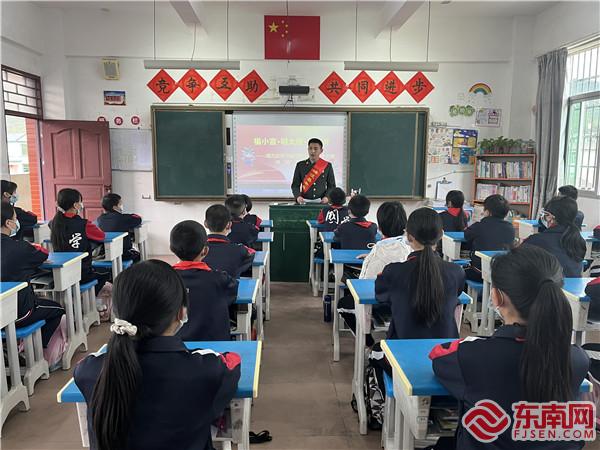 清流縣老兵宣講團前往到靈地中心小學宣講黨的二十大精神 曉麗攝.jpg