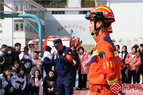 忠華服務隊到學校普及消防常識.jpg