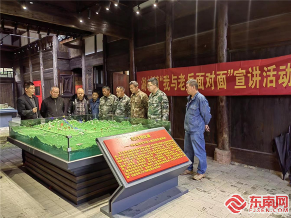組織參觀東方軍征戰(zhàn)指揮部舊址，寧化縣退役軍人局供圖.png