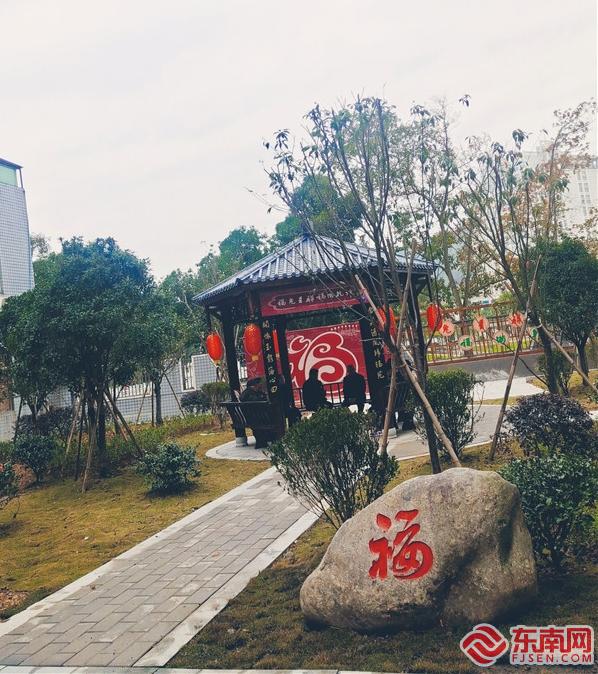 清風福苑小區的“?！弊滞?、“福”字石，李曉娟攝.jpg