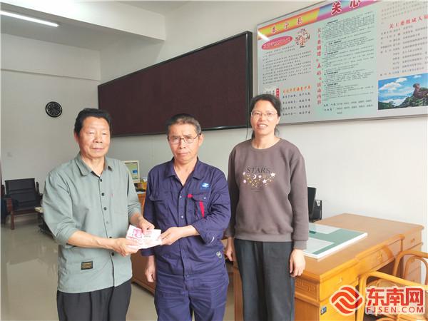 省勞模、退役軍人何福文捐贈善款，攝影：楊婧.jpg