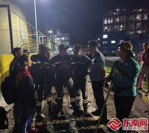 清流縣退役軍人火箭救援志愿服務隊安排搜救工作.jpg