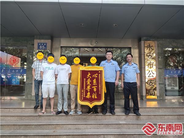 送錦旗.jpg