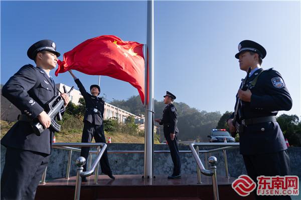 圖為新警舉行升旗儀式.jpg