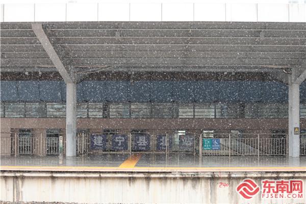 建寧縣北站雪景。 莊鈺翔 攝.jpg