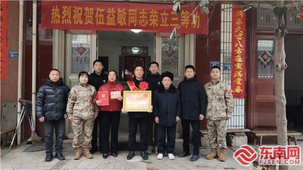 安遠(yuǎn)鎮(zhèn)退役軍人服務(wù)站開展新春走訪慰問和送喜報活動，拍攝：李崇華.jpg