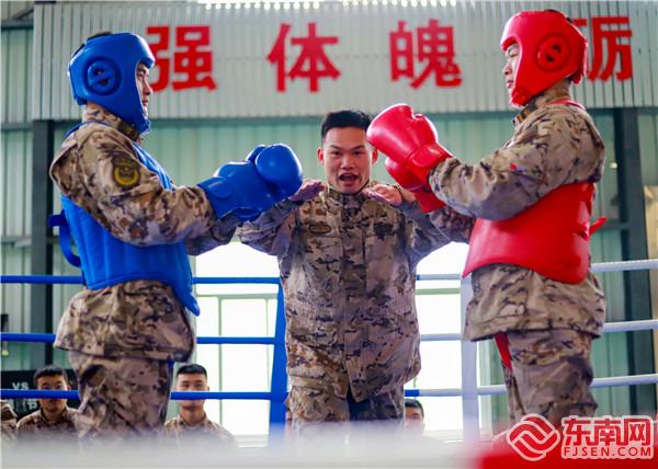 圖為武警官兵開展搏擊對抗訓練（攝影：鄒爾彬）.jpg