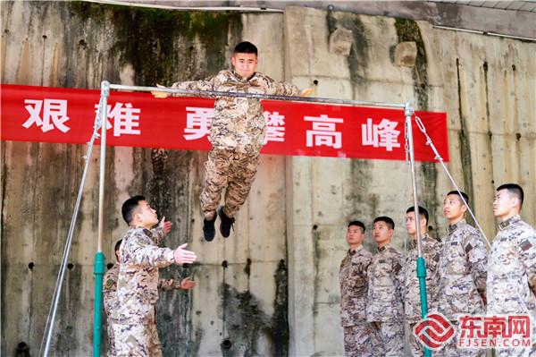 杠上飛揚（攝影：鄒爾彬）.jpg