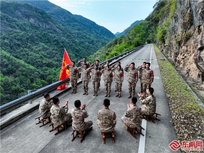 慰問演出反響熱烈（攝影：鐘煒?。?jpg