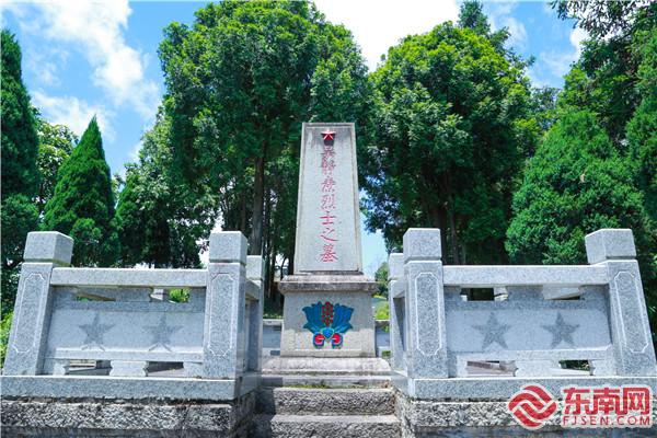 吳靜燾烈士之墓 陳震 攝.jpg