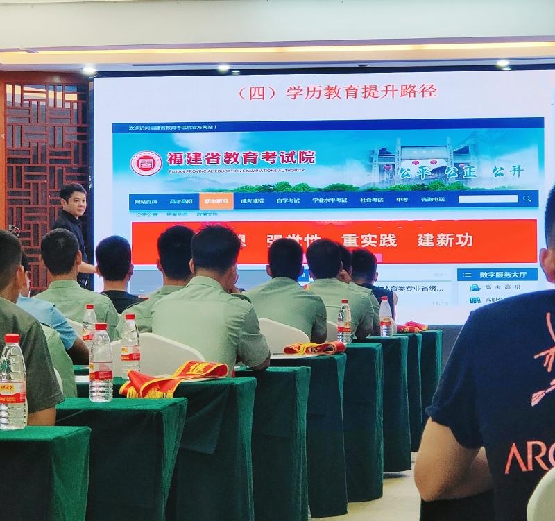三元片區(qū)現(xiàn)場(chǎng)授課（拍攝：中國(guó)海峽人才市場(chǎng)三明工作部）.jpg