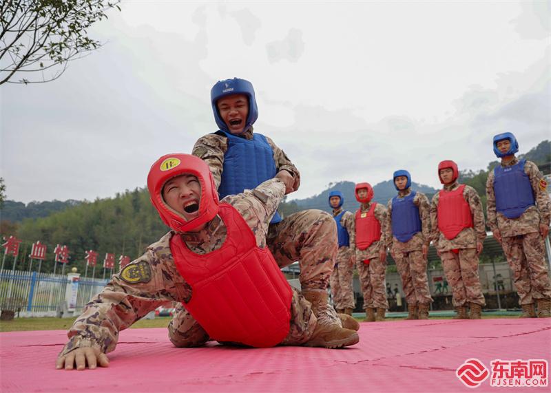 1.圖為武警官兵苦練軍事技能（歐家程攝）.jpg
