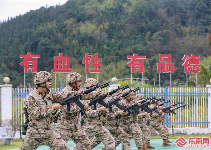 4.圖為武警官兵組織刺殺訓練（歐家程攝）.jpg